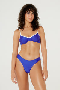 Model Front: Blueman Bottom Bottom Pepe Bias Arriba Azul
