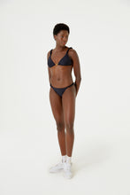 Carregar imagem no visualizador da galeria, Model Front: Blueman Bottom Bottom Zuma Liso Preto
