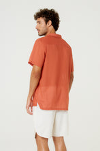 Carregar imagem no visualizador da galeria, Model Back: Blueman T-Shirt For Men Camisa Free Soft Marrom
