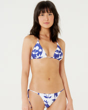 Carregar imagem no visualizador da galeria, Gallery: Blueman Set Foam Triangle Tahity Tie Cerise
