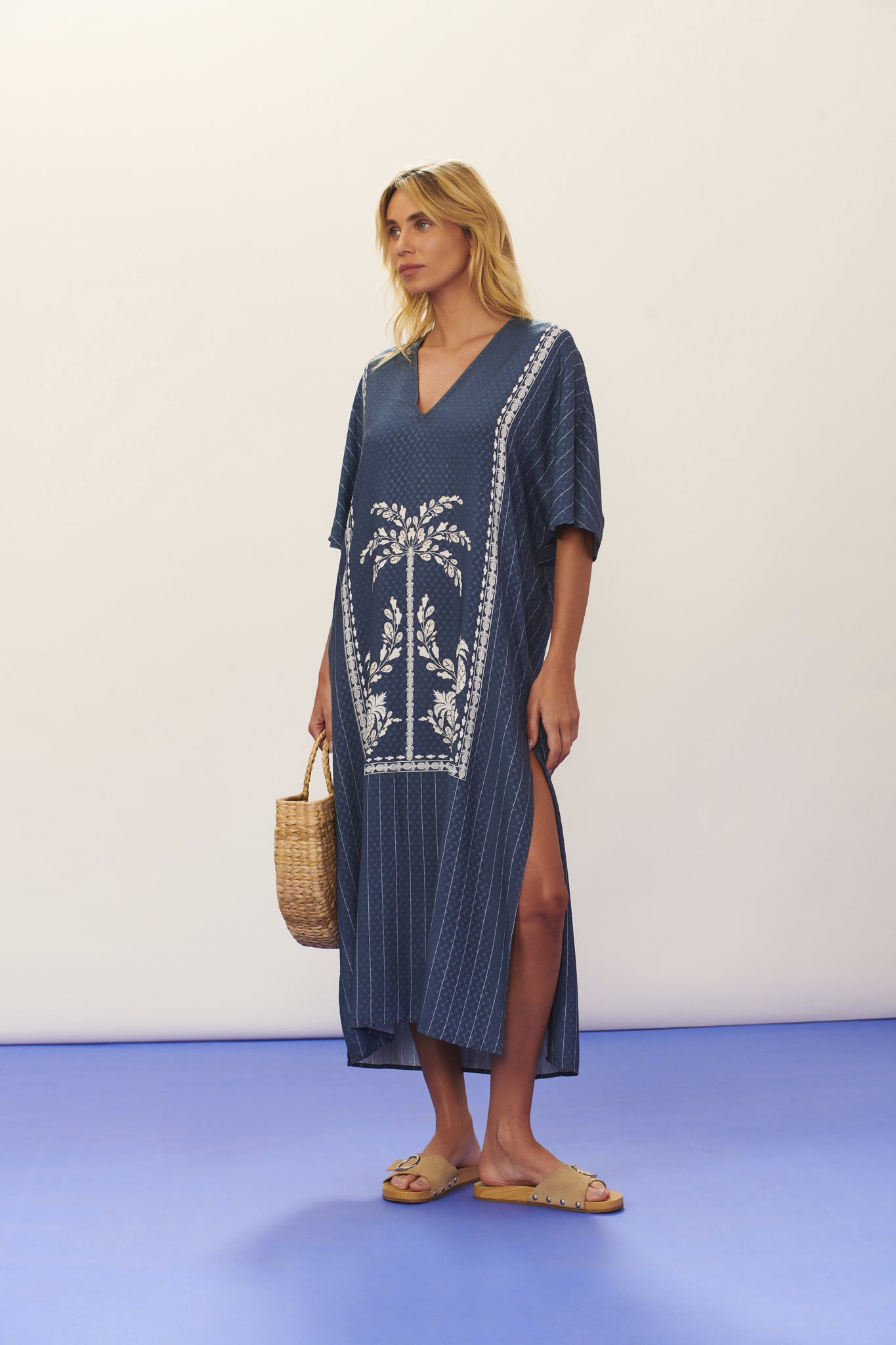 Model Front: Blueman Beach Dresses Kaftan Dress Seiva-Doce-Azul