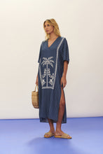 Carregar imagem no visualizador da galeria, Model Front: Blueman Beach Dresses Kaftan Dress Seiva-Doce-Azul
