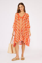 Carregar imagem no visualizador da galeria, Model Front: Blueman Beach Dresses Laranja Midi Dress Tricot
