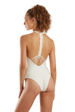 Carregar imagem no visualizador da galeria, Model Back: Blueman One-Piece Maio Capri Macrame Off White
