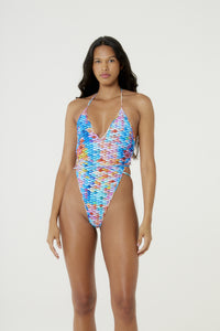 Model Front: Blueman One-Piece Maio Nicolle Escama