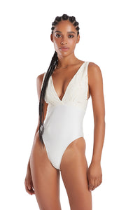 Model Front: Blueman One-Piece Maio Noronha Rechilieu Off White