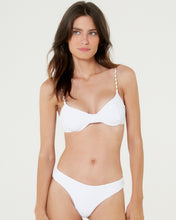 Carregar imagem no visualizador da galeria, Gallery: Blueman Set Pepe Ariba Saint Martin Texture Branco
