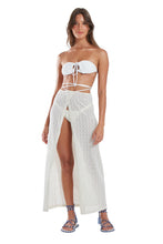 Carregar imagem no visualizador da galeria, Model Front: Blueman Beach Skirt Saia Transpasse Buzios Cru
