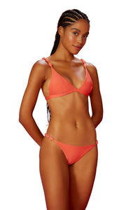 Model Front: Blueman Set Set Salmao Drops