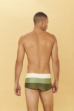 Carregar imagem no visualizador da galeria, Model Back: Blueman Sunga / Boxer Sunga Army Crepusculo Verde
