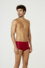 Carregar imagem no visualizador da galeria, Model Front: Blueman Sunga / Boxer Sunga Army Lisa Vermelho V24
