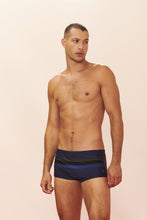 Carregar imagem no visualizador da galeria, Model Front: Blueman Sunga / Boxer Sunga Army Mondello Azul-Marinho
