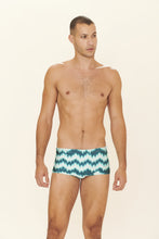 Carregar imagem no visualizador da galeria, Model Front: Blueman Sunga / Boxer Sunga Army Wind Azul
