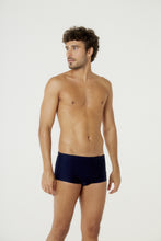 Carregar imagem no visualizador da galeria, Model Front: Blueman Sunga / Boxer Sunga Berlim Liso Preto V24
