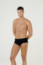 Carregar imagem no visualizador da galeria, Model Front: Blueman Sunga / Boxer Sunga Country Preto
