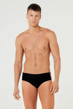 Carregar imagem no visualizador da galeria, Model Front: Blueman Sunga / Boxer Sunga Ricky Fun Ly Preto
