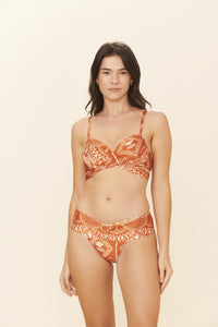 Model Front: Blueman Top Top Brisa-Suave Brigitte-Faixa