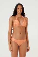 Carregar imagem no visualizador da galeria, Model Front: Blueman Top Top Caribe Pacifico Laranja
