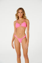 Carregar imagem no visualizador da galeria, Model Front: Blueman Top Top Catita Super Neon Rosa

