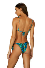 Carregar imagem no visualizador da galeria, Model Back: Blueman Top Top Fauna Triangulo
