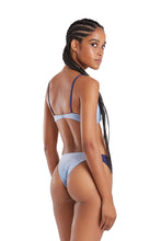 Carregar imagem no visualizador da galeria, Model Back: Blueman Top Top Game Azul
