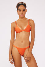 Carregar imagem no visualizador da galeria, Model Front: Blueman Top Top Laranja Dance-Pesponto
