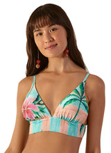 Carregar imagem no visualizador da galeria, Model Front: Blueman Top Top Pacifico Levemente
