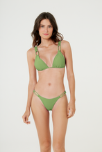Carregar imagem no visualizador da galeria, Model Front: Blueman Top Top Ubatuba Verde
