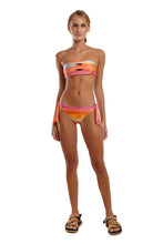 Carregar imagem no visualizador da galeria, Model Front: Blueman Top Top Vazado Sunset
