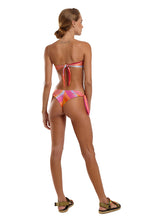 Carregar imagem no visualizador da galeria, Model Back: Blueman Top Top Vazado Sunset
