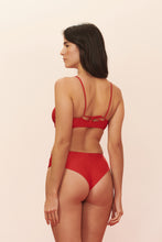 Carregar imagem no visualizador da galeria, Model Back: Blueman Top Top Vermelho Surfista
