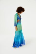 Carregar imagem no visualizador da galeria, Model Front: Blueman Maxi Dresses Vestido Longo Resort Degrade Sky Barrado
