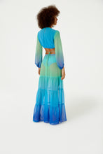 Carregar imagem no visualizador da galeria, Model Back: Blueman Maxi Dresses Vestido Longo Resort Degrade Sky Barrado
