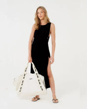 Carregar imagem no visualizador da galeria, Model Front: Blueman Maxi Dresses Vestido Saida Cropped Liso Preto Mistica
