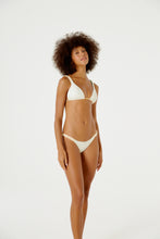 Carregar imagem no visualizador da galeria, Top Malibu Bordado Off White

